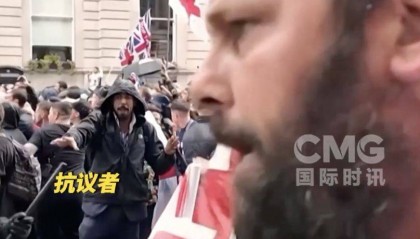 超10万人参加,伦敦爆发大规模抗议活动!期间爆发冲突,26名警察受伤,至少25人被捕