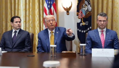 特朗普内阁会议时长超《泰坦尼克号》:3小时“夸声一片”,有的电视直播都不耐烦了