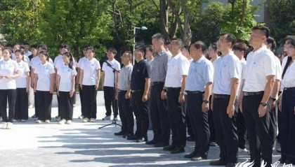 纪念中国人民抗日战争胜利80周年 聊城大学举行爱国将领张自忠雕像揭幕仪式