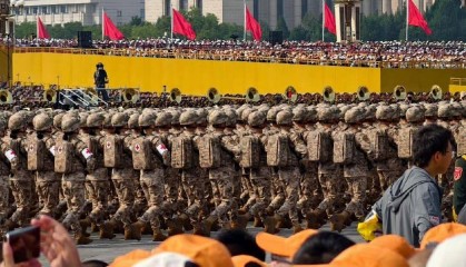 中国台湾艺人赖冠霖晒阅兵观礼照,并发文“祝祖国繁荣昌盛”,评论区被网友刷屏