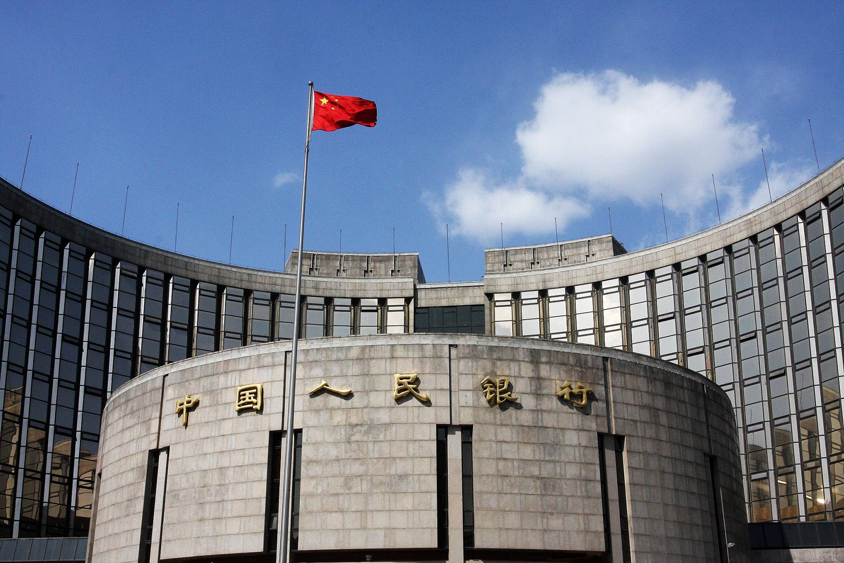 住户存款增加9.9万亿<strong></p>
<p>外币外汇</strong>，58%的居民倾向“更多储蓄”！央行重磅数据出炉：3月新增社融5.38万亿元，M2同比增长12.7%