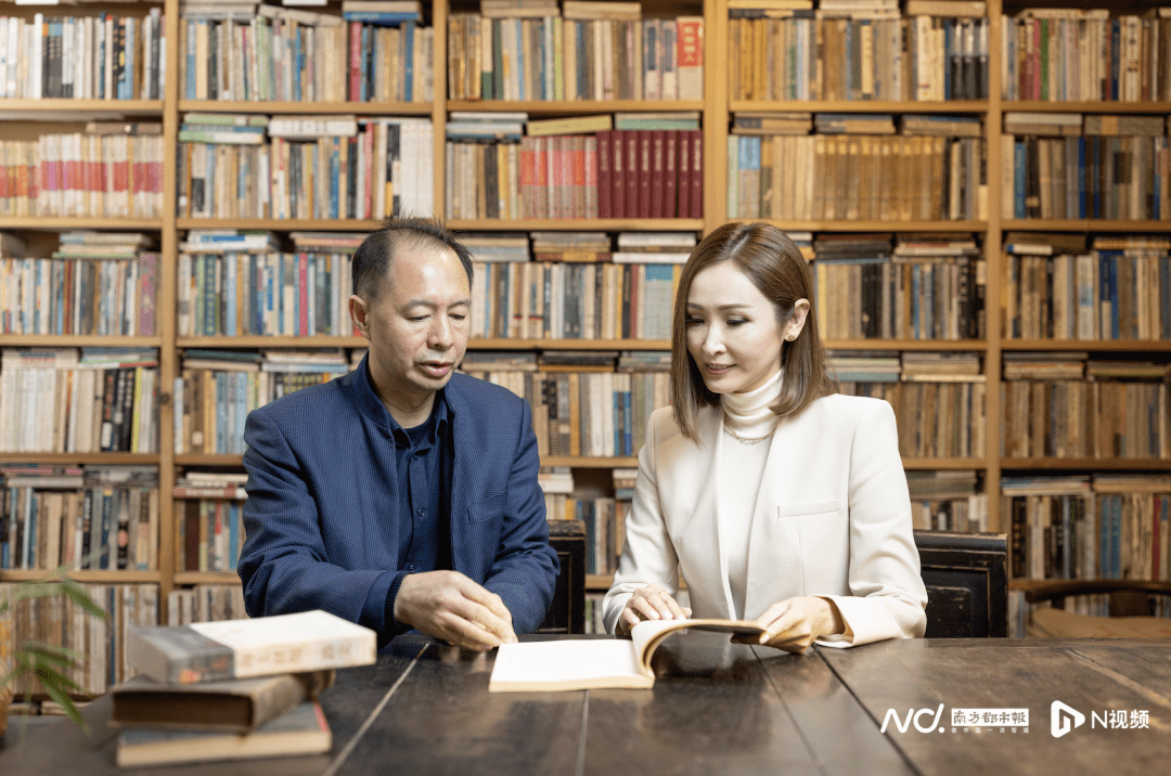 TVB知名女主持<strong></p>
<p>axi外汇</strong>，在博物馆吃火锅？这场面……