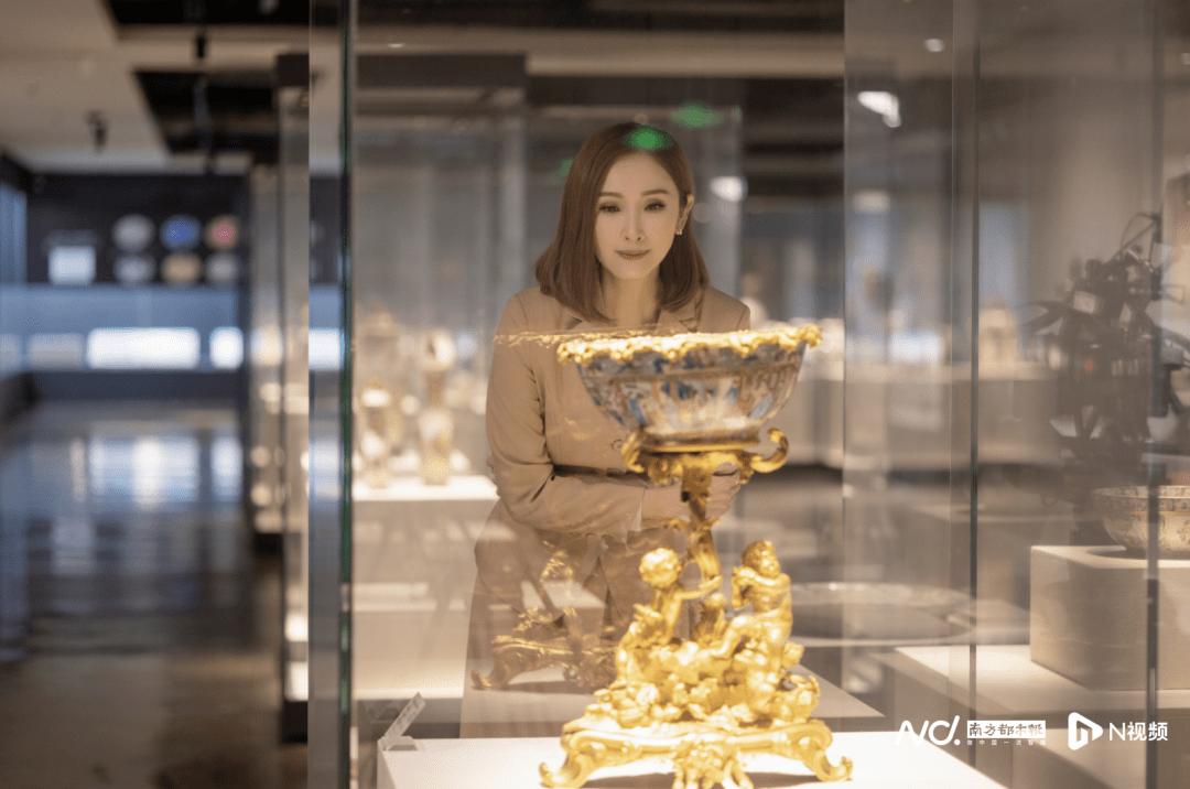 TVB知名女主持<strong></p>
<p>axi外汇</strong>，在博物馆吃火锅？这场面……