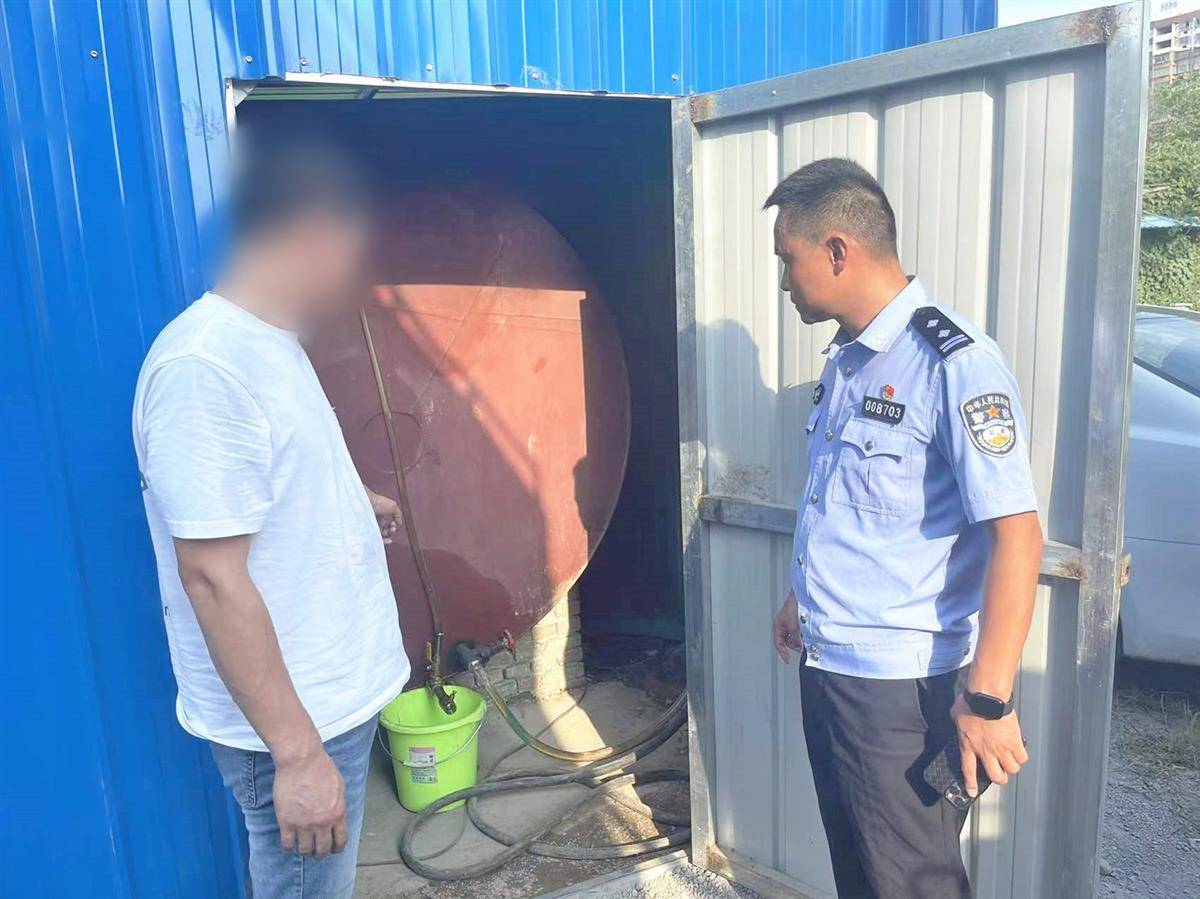 鄂州警方铁腕整治非法经营成品油<strong></p>
<p>外汇非法经营</strong>，刑事打处70人