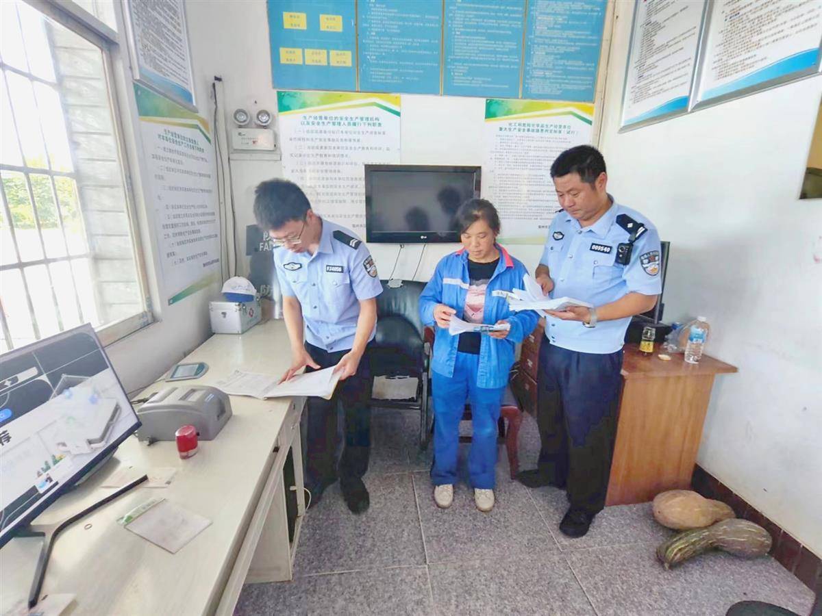 鄂州警方铁腕整治非法经营成品油<strong></p>
<p>外汇非法经营</strong>，刑事打处70人