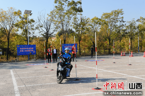 S道绕行、骑车过独木桥 太原开展首届网约配送员职业技能竞赛