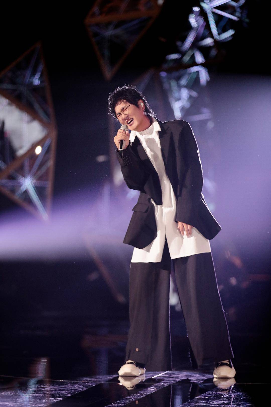 孙楠一曲《拯救》震撼全场<strong></p>
<p>普斯</strong>，查理·普斯即将袭榜，《歌手2024》“音乐世界杯”激战正酣