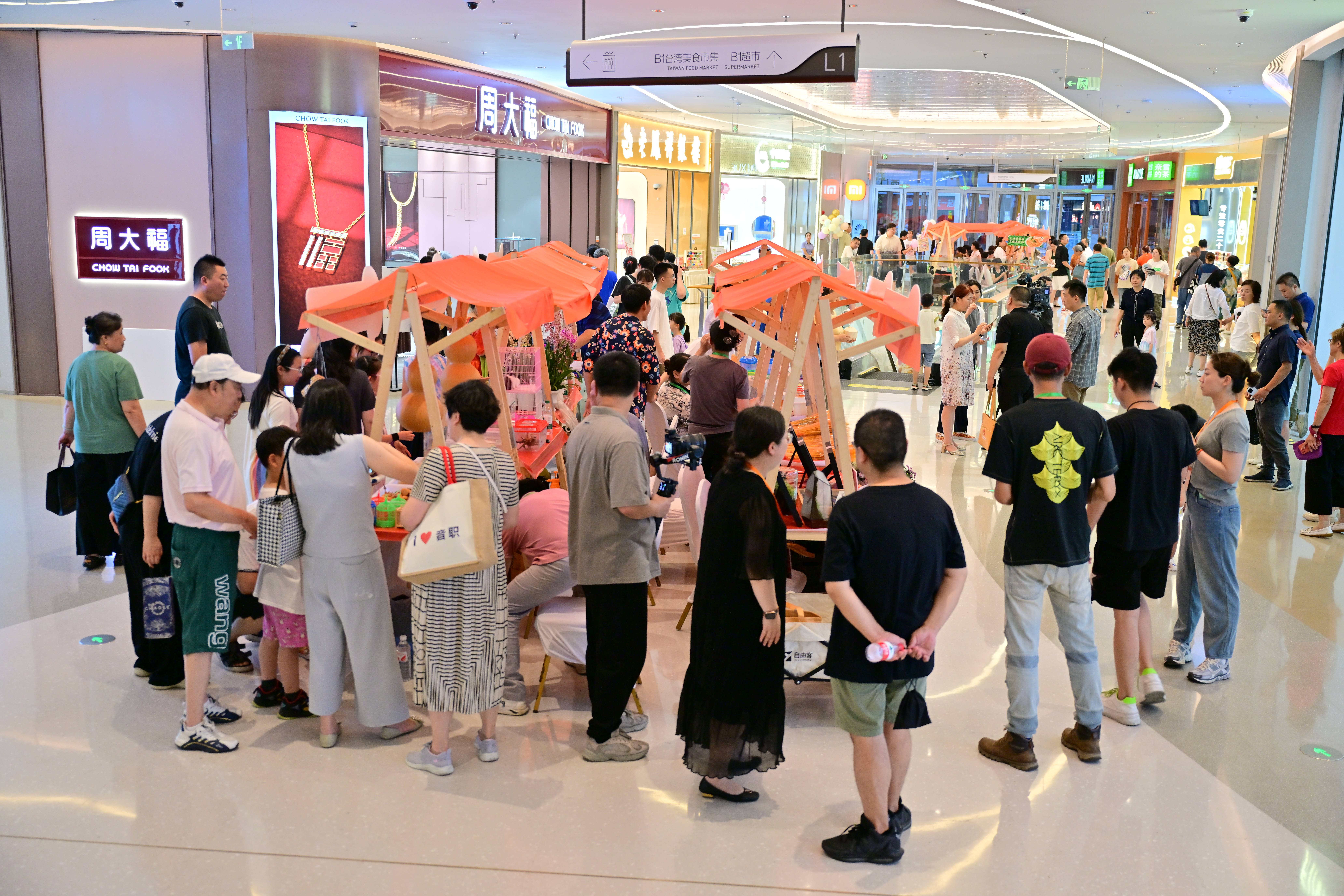 “全XIN一起来”<strong></p>
<p>XIN</strong>，梅陇镇新夜市充满人间烟火