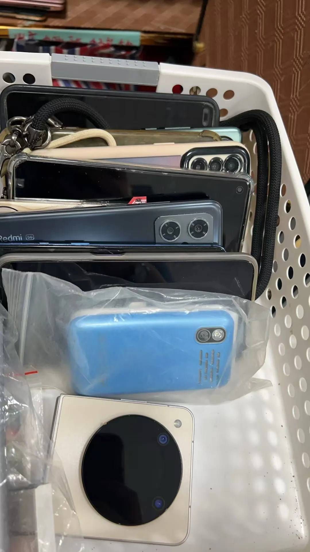 广州南站：900多台手机无人认领<strong></p>
<p>UBEX</strong>！12306可查询