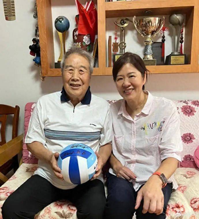 一路走好<strong></p>
<p>紫牛币交所</strong>！郎平突然发文……