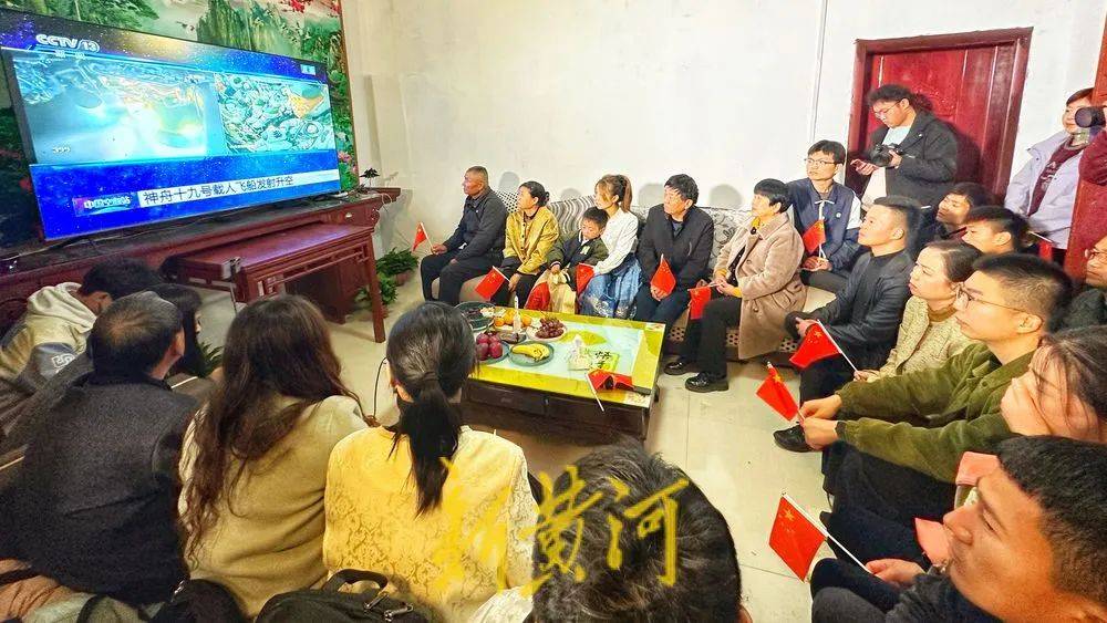 山东籍90后航天员宋令东成功飞天<strong></p>
<p>紫牛币交所</strong>，曹县老家父母眼含泪花