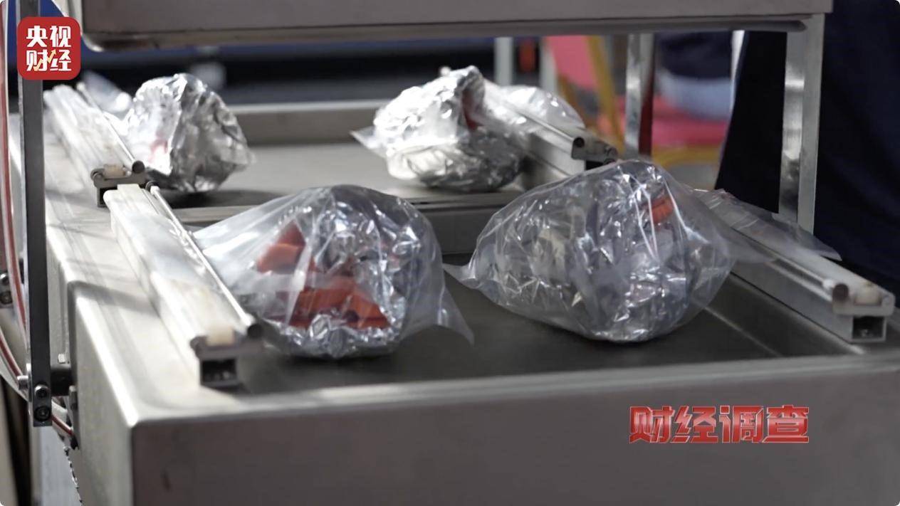 用手一撕就破、戴了不如不戴<strong></p>
<p>XTRA</strong>，央视起底不防毒的防毒面具