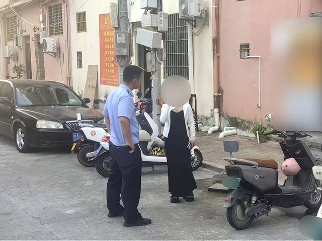一女子肇事逃逸后仍去逛街<strong></p>
<p>XTRA</strong>，被抓后竟称：是路人劝我走的