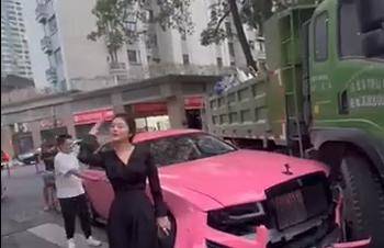 撞上劳斯莱斯的货车只有100万保险<strong></p>
<p>ULEI</strong>，被撞车主回应
