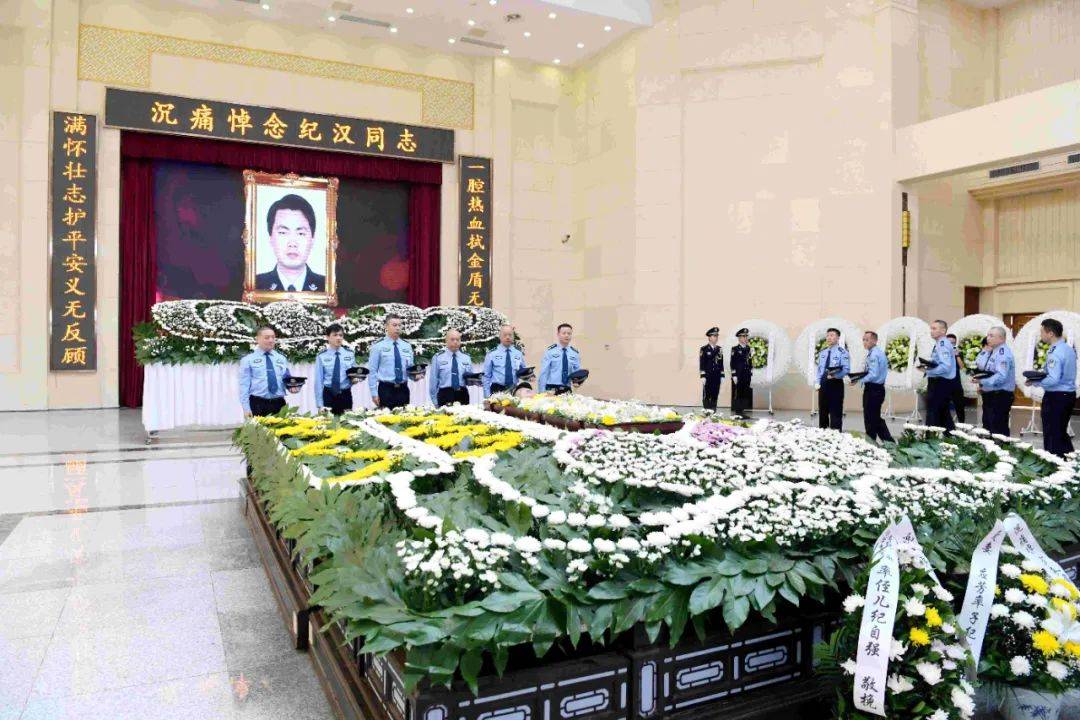 深夜<strong></p>
<p>币动</strong>，派出所所长昏倒在副所长寝室门外……