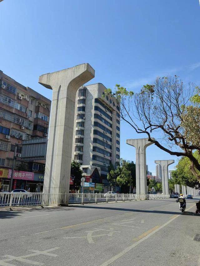 “当初就不该建！”广西烂尾轻轨被拆<strong></p>
<p>币动</strong>，市民吐槽：又浪费了一次钱