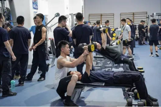 “八块腹肌和胸肌我都看习惯了”<strong></p>
<p>真币网</strong>！浙江这所高校的健身房太火爆