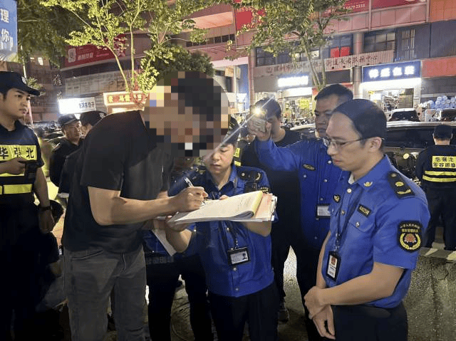 “锅铲声敲得我睡不着”！深夜<strong></p>
<p>新斯达克</strong>，深圳多名流动摊贩被劝离……