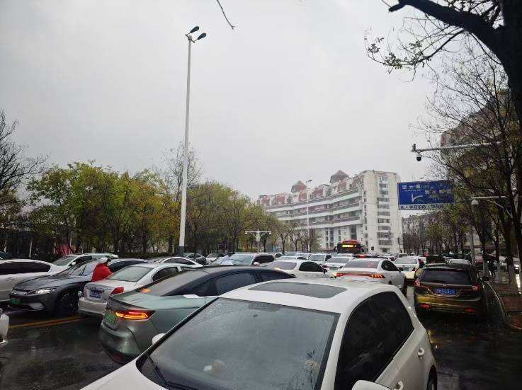 今天太堵了！天津四大预警齐发！雨雪来袭<strong></p>
<p>TAB葡萄</strong>，9级大风！
