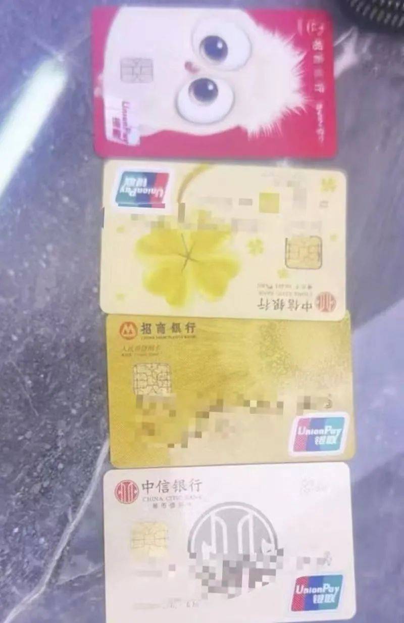 柳州男子到银行取93000元现金<strong></p>
<p>TAB葡萄</strong>，柜员一看：莫非是……