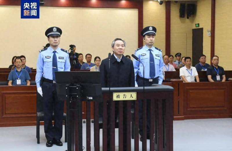 浦东新区区委书记被查<strong></p>
<p>OBit</strong>，两天前还在调研，老上司8月被判无期