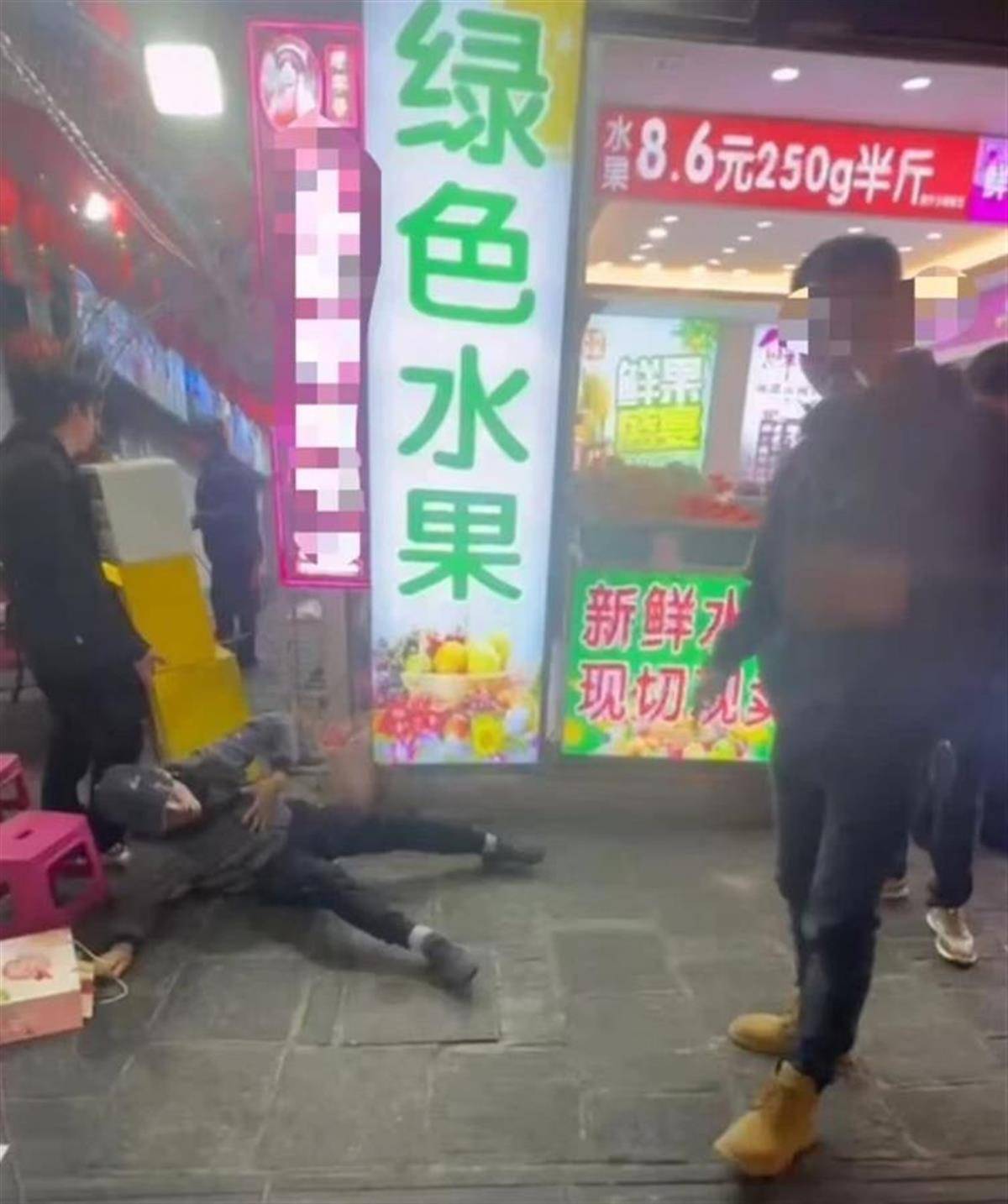 博主在大理打假“风干牦牛肉”被踹翻在地<strong></p>
<p>Bitonic</strong>，黑衣人的“一脚”也当踢醒监管方