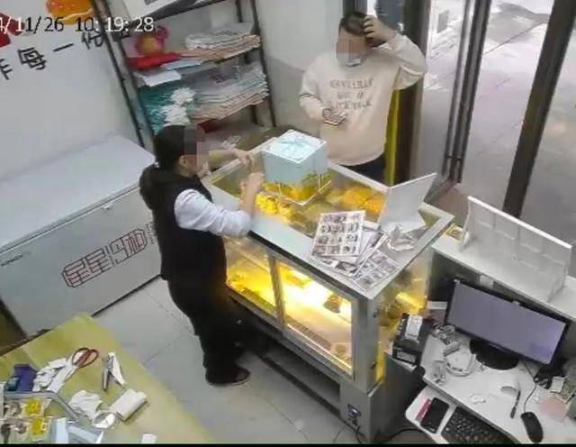 因蛋糕上放鲜花20多家店被同一人举报<strong></p>
<p>Coincheck</strong>，商家怀疑职业打假，举报者回应