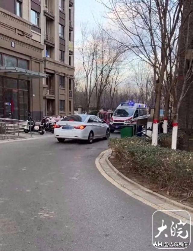 私家车挡住救护车去路致老人看病延误<strong></p>
<p>BTHEx</strong>？廊坊一地多部门回应