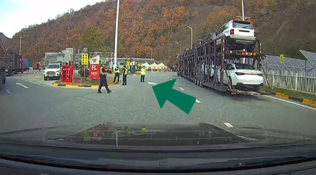 网红博主反映交警在高速上设卡查超速<strong></p>
<p>BXMEX</strong>，质疑其滥用职权，汉中警方回应