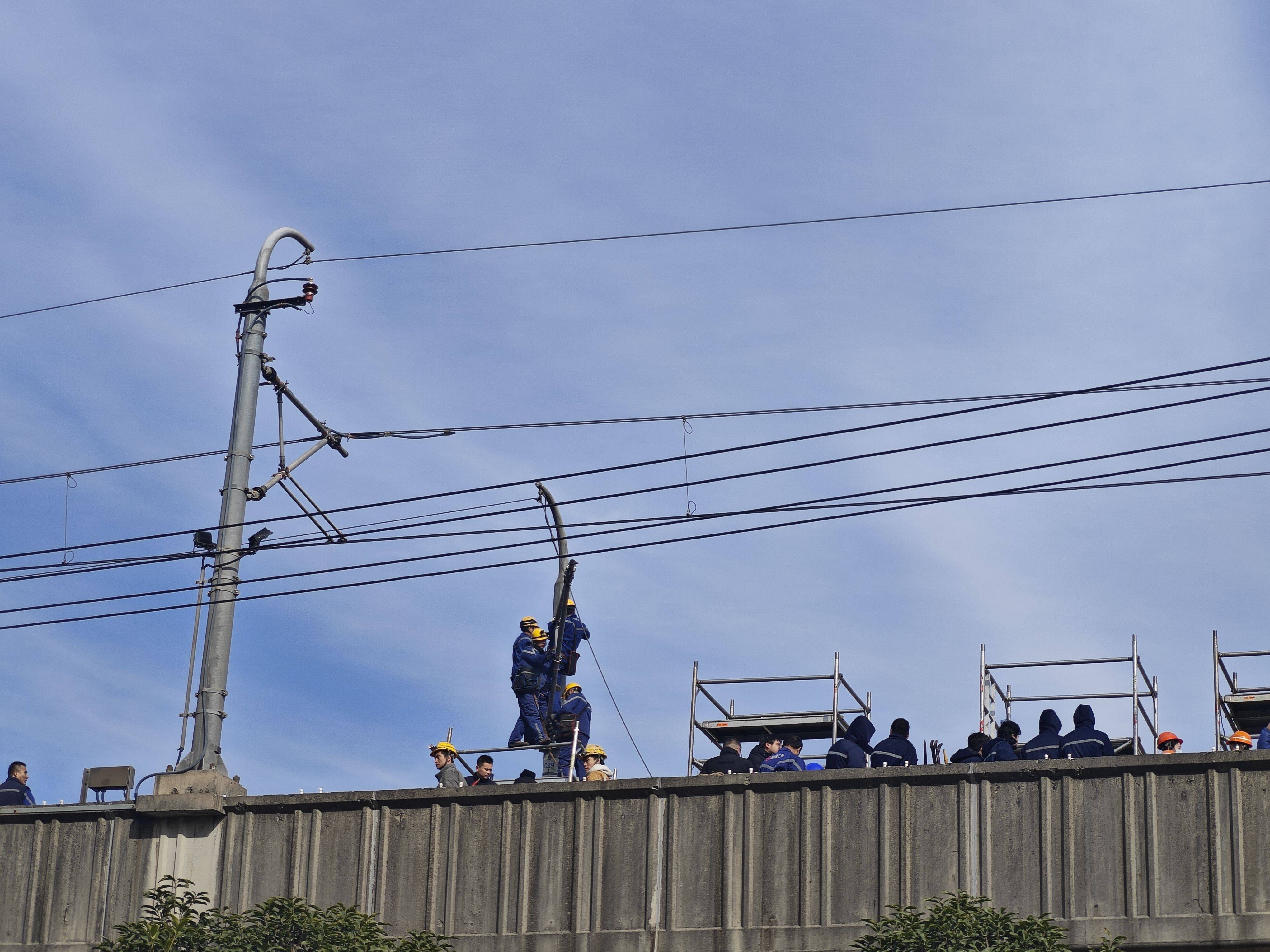 上海地铁11号线遭塔吊侵入：损失暂无法统计<strong></p>
<p>IMMEX</strong>，恐影响下周早高峰