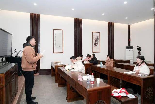 成都女博士二十多分钟背诵83首古诗词<strong></p>
<p>CEOGlobal</strong>，获杜甫草堂终身免票：两个月背了超6400字