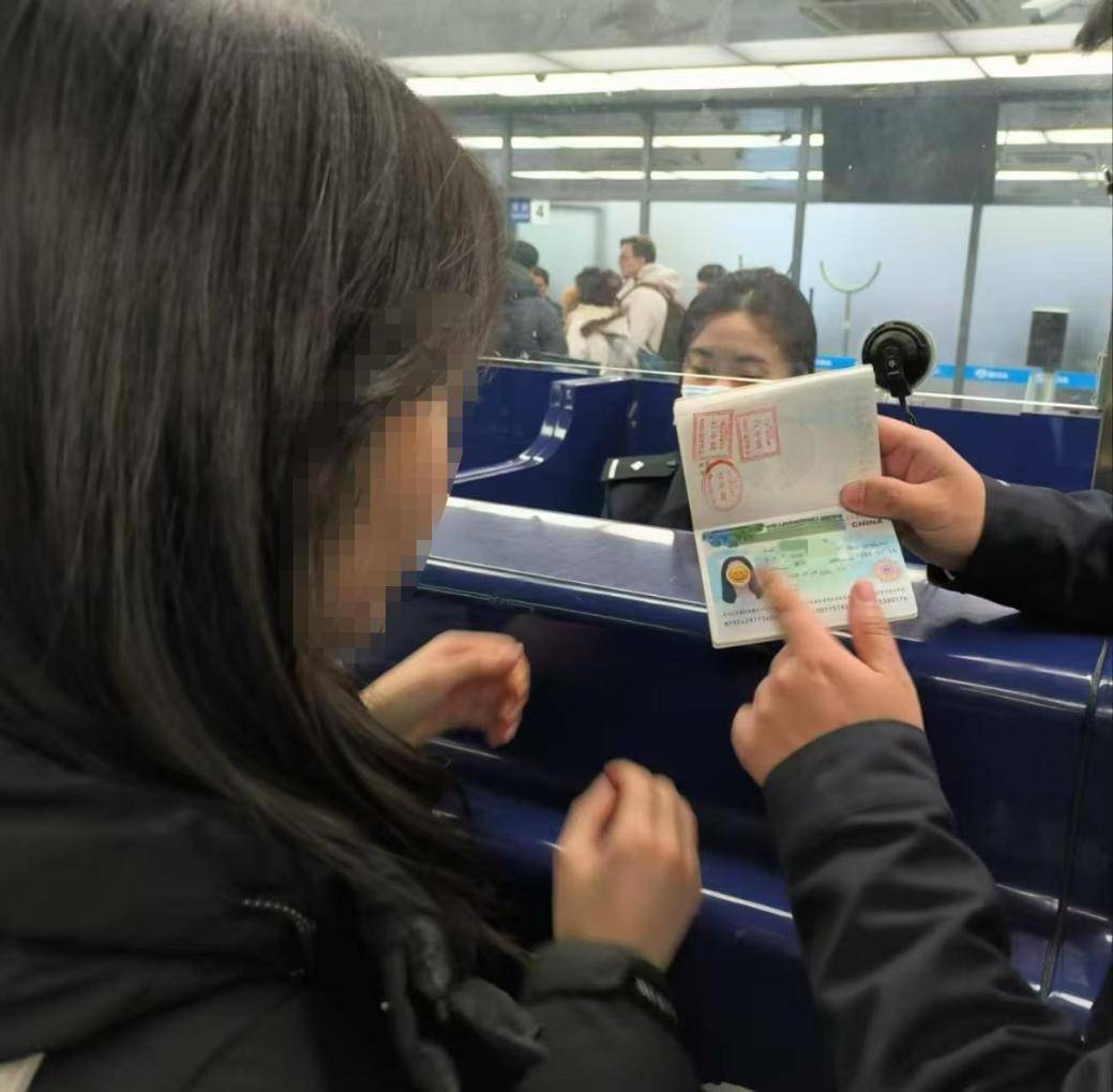 别因“颜值”误大事！用贴纸遮挡护照照片<strong></p>
<p>Deribit</strong>，或被拒绝入境