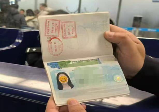 别因“颜值”误大事！用贴纸遮挡护照照片<strong></p>
<p>Deribit</strong>，或被拒绝入境