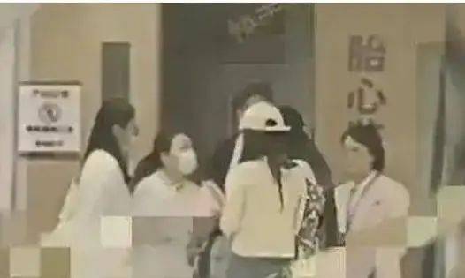 叶珂被曝顺利产女<strong></p>
<p>NICEX</strong>，黄晓明全程陪护激动落泪