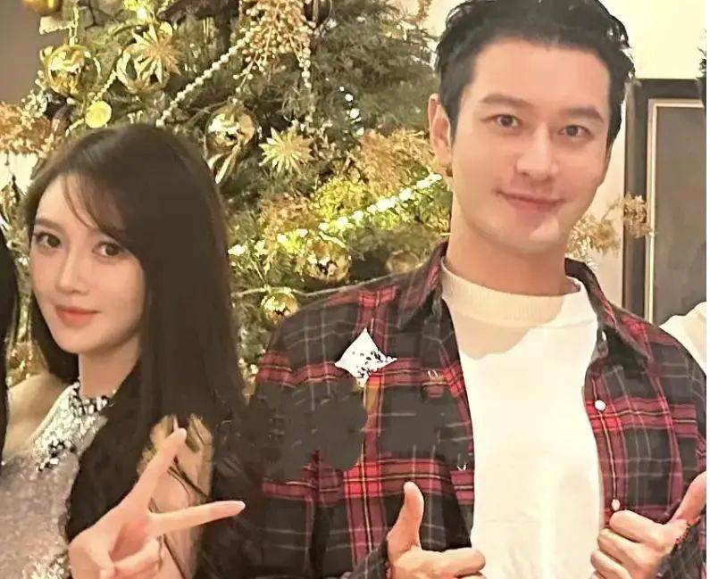 叶珂被曝顺利产女<strong></p>
<p>NICEX</strong>，黄晓明全程陪护激动落泪