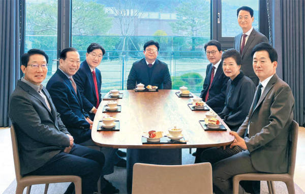 韩国前总统朴槿惠会见执政党高层：尹锡悦被逮捕<strong></p>
<p>BKOEX</strong>，令我心情沉重