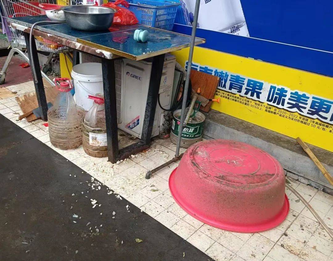 凌晨打鸣到天亮！长沙一小区超市养4只公鸡邻居难入睡<strong></p>
<p>HXEX</strong>，回应：尽快吃掉