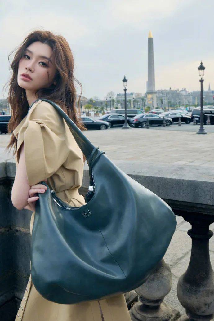 35岁奚梦瑶更新动态<strong></p>
<p>佩奇</strong>，现身巴黎时装周大秀