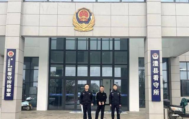湖南澧县警方通报：仓库内卖淫嫖娼<strong></p>
<p>万达</strong>，6名男女当场被抓