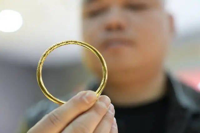 一夜爆火！大量门店突然涌现深圳街头！有人月售百万<strong></p>
<p>万达股份</strong>，官方紧急提醒