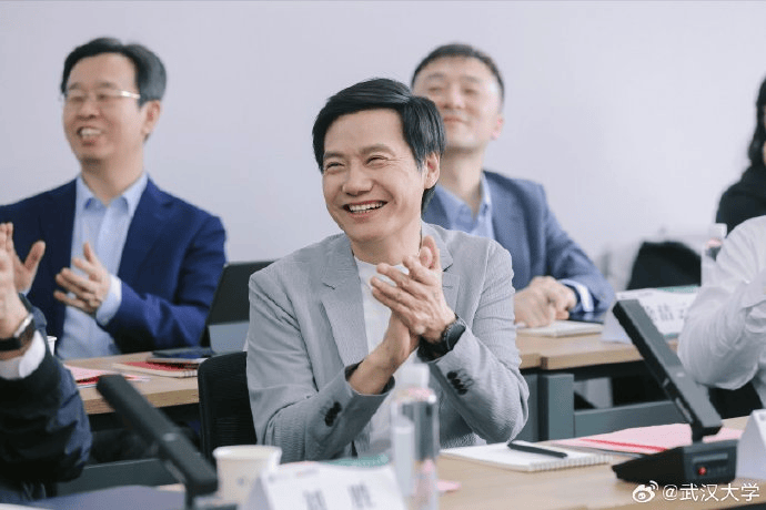 雷军回应如何保持好身材：英语不好已经让母校“蒙羞”<strong></p>
<p>特朗普币</strong>，不能再形象欠佳