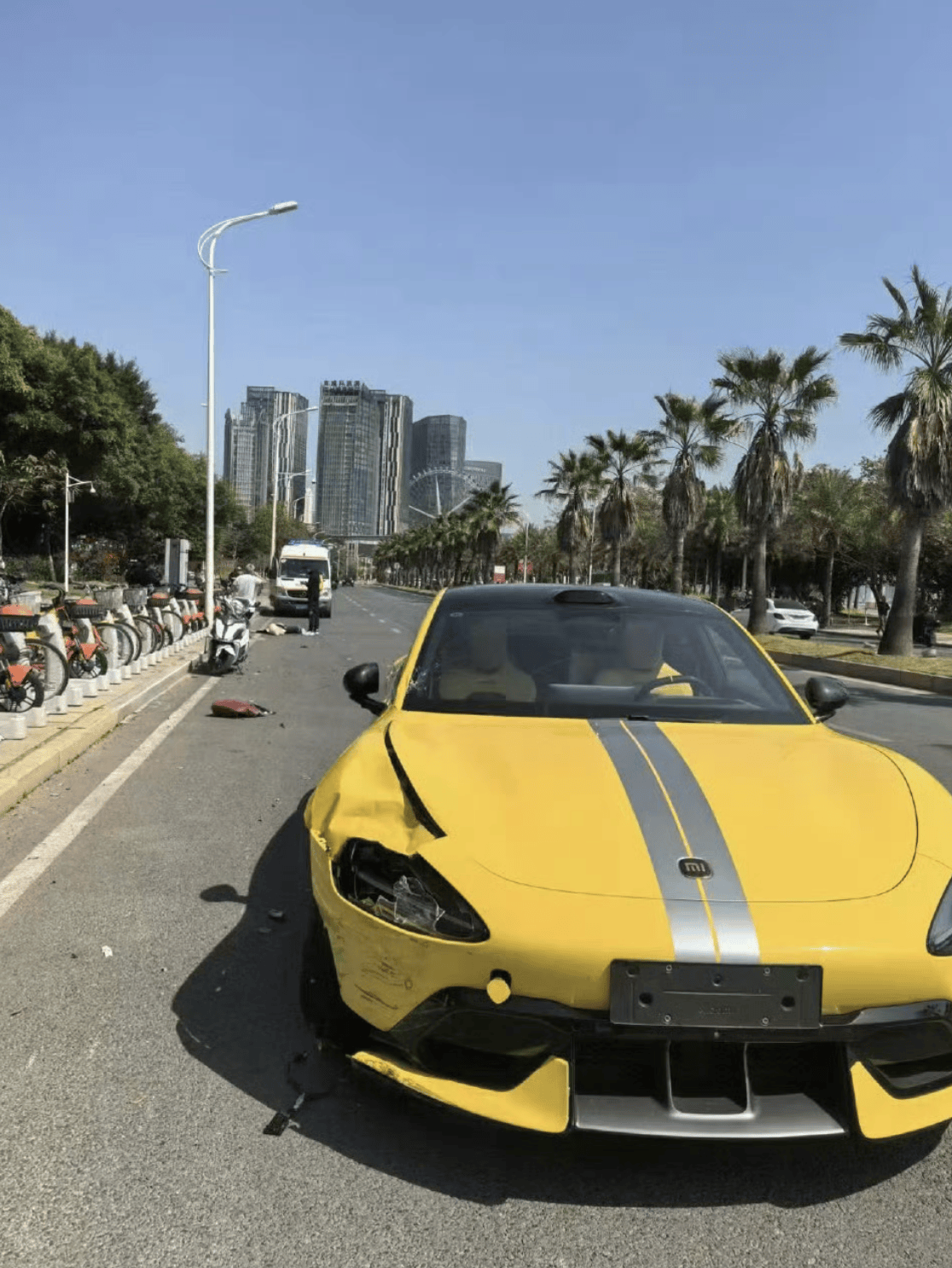 小米SU7 Ultra狂飙140km/h撞飞电动车引热议<strong></p>
<p>特朗普币</strong>，如何避免类似悲剧重演？｜热财经