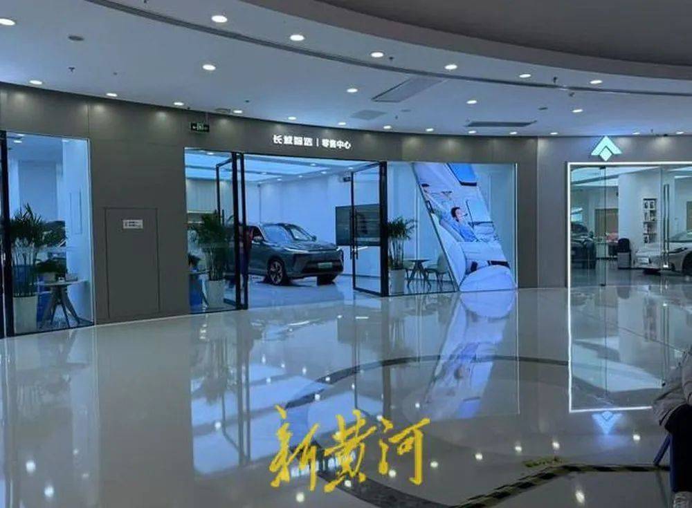 “我们跑高速去试驾都在车上睡”<strong></p>
<p>法国外汇</strong>，车企销售人员极力宣传智驾系统的强大功能，淡化风险