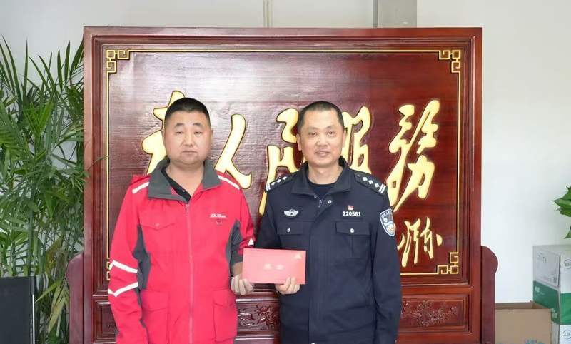 江苏无锡快递员拒送100个到付件<strong></p>
<p>法国外汇</strong>，助警方拦下9万元涉诈资金