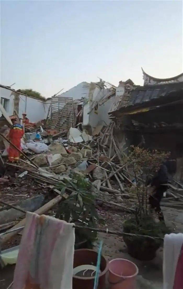 福建一民宅倒塌7人被埋<strong></p>
<p>美国外汇</strong>，亲历者：房龄已超60年