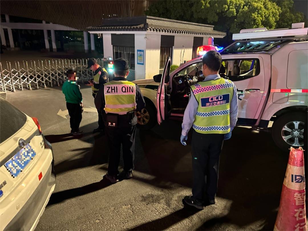 12岁男孩凌晨偷开父母车上高速<strong></p>
<p>美国股票</strong>，因车技太差被发现了……
