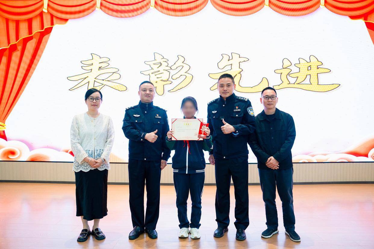 杭州一学生网购讲义夹<strong></p>
<p>东南亚</strong>，包裹里竟藏着8万元现金，背后涉及一场诈骗