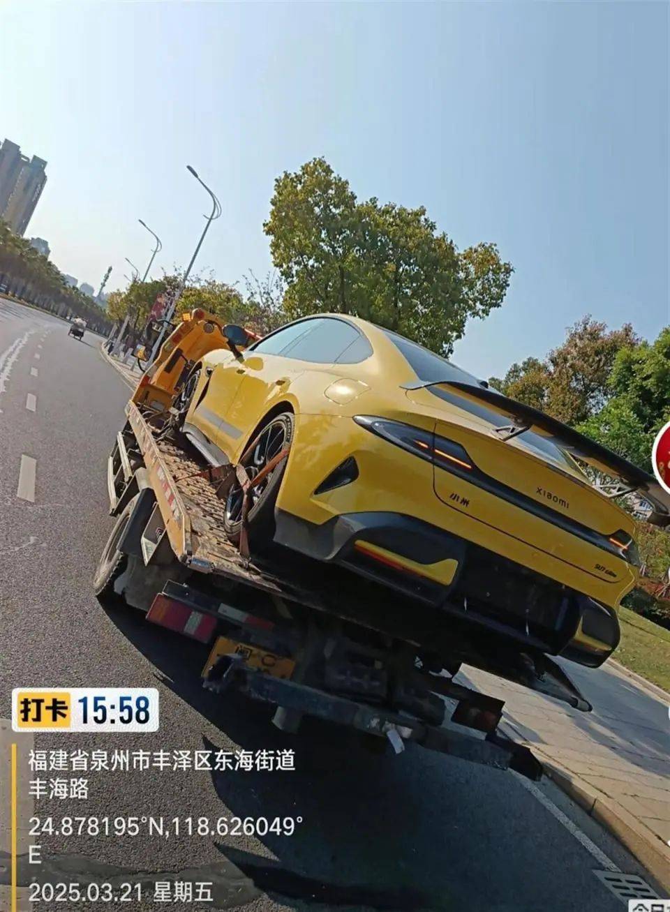 福建泉州一小米SU7 Ultra撞上电动车致26岁女生重伤<strong></p>
<p>东南亚</strong>，疑似受害者妹妹发声：姐姐送医治疗20余天，现已去世