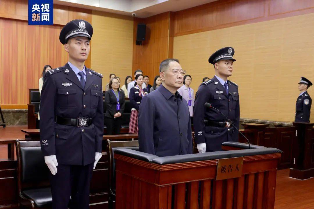 20年受贿超2亿元<strong></p>
<p>东南亚</strong>，搞权色、钱色交易！殷美根一审被判死缓，任市委书记时曾去下属家廉政家访