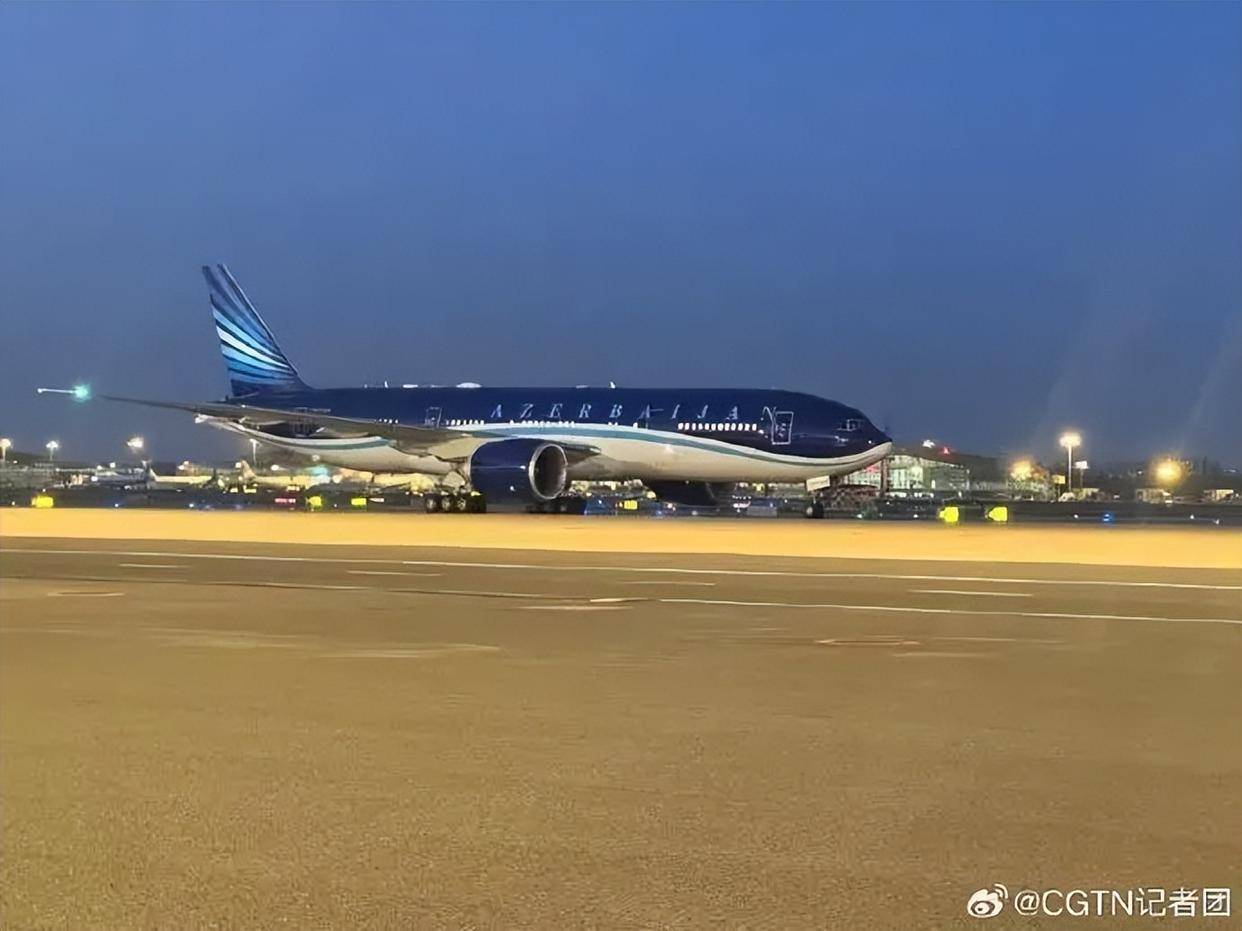今晚<strong></p>
<p>海南</strong>，两国总统乘机抵京